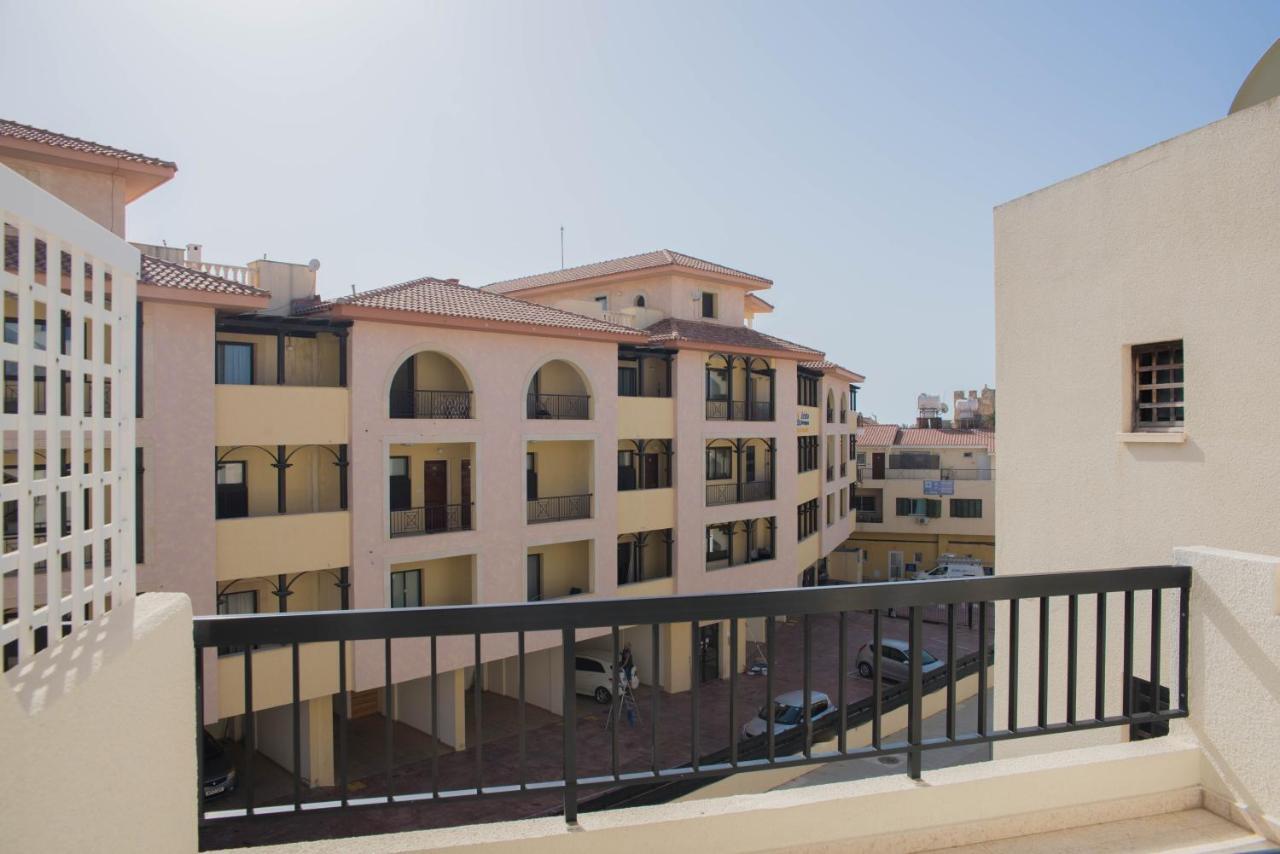 One Bedroom Apartment In Paphos In Good Location Екстер'єр фото